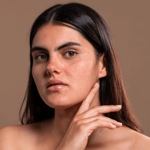 Femme en attente de traitement peeling imperfections peau soins esthétiques Paris médecin esthétique Paris Docteur Dominique Bellecour