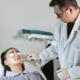 Peeling médical du visage réalisé par le docteur esthétique Paris Dominique Bellecour pour améliorer la qualité de la peau.