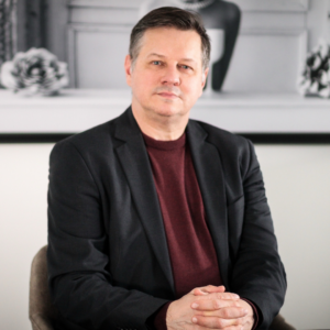 Portrait du docteur esthétique Paris Dominique Bellecour spécialiste en médecine esthétique et traitements anti-âge.