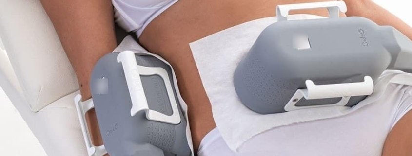 Séance de cryolipolyse : applicateurs posés sur le ventre et le flanc